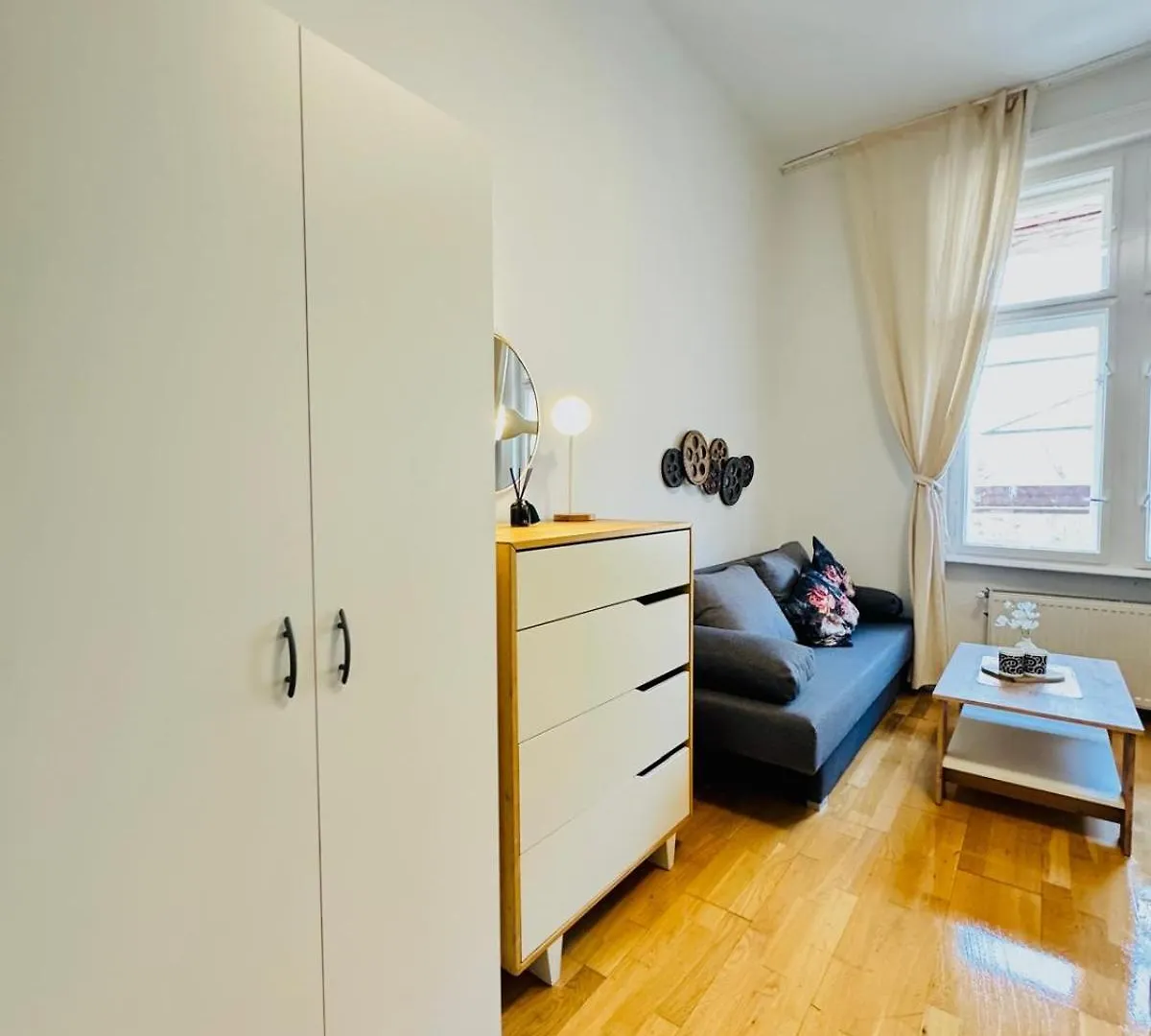 Lovely 2Br Apartment For 5People, Only 17 Minute Walk To Schoenbrunn Vienna 0*,  Austria