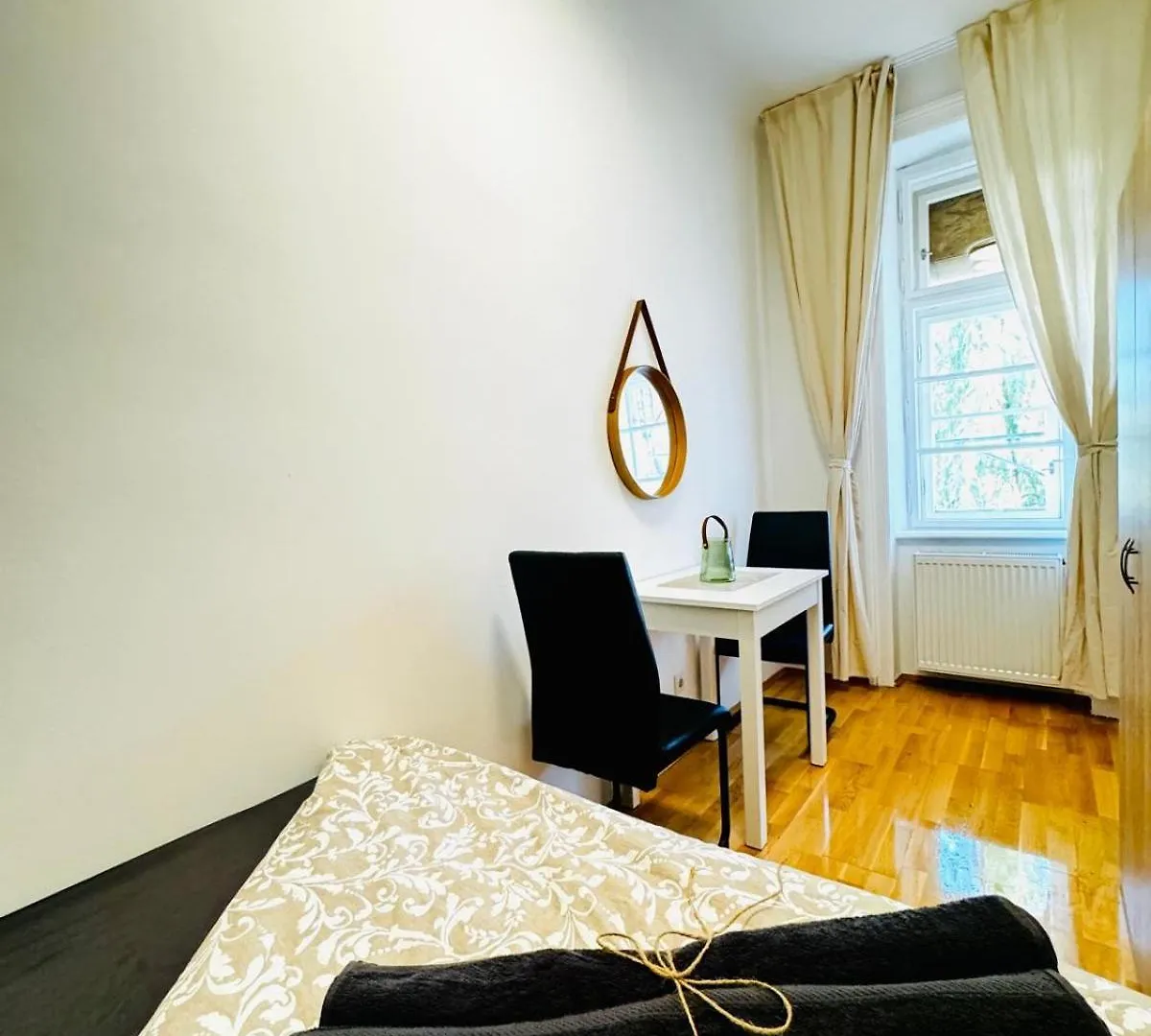Lovely 2Br Apartment For 5People, Only 17 Minute Walk To Schoenbrunn Vienna Austria