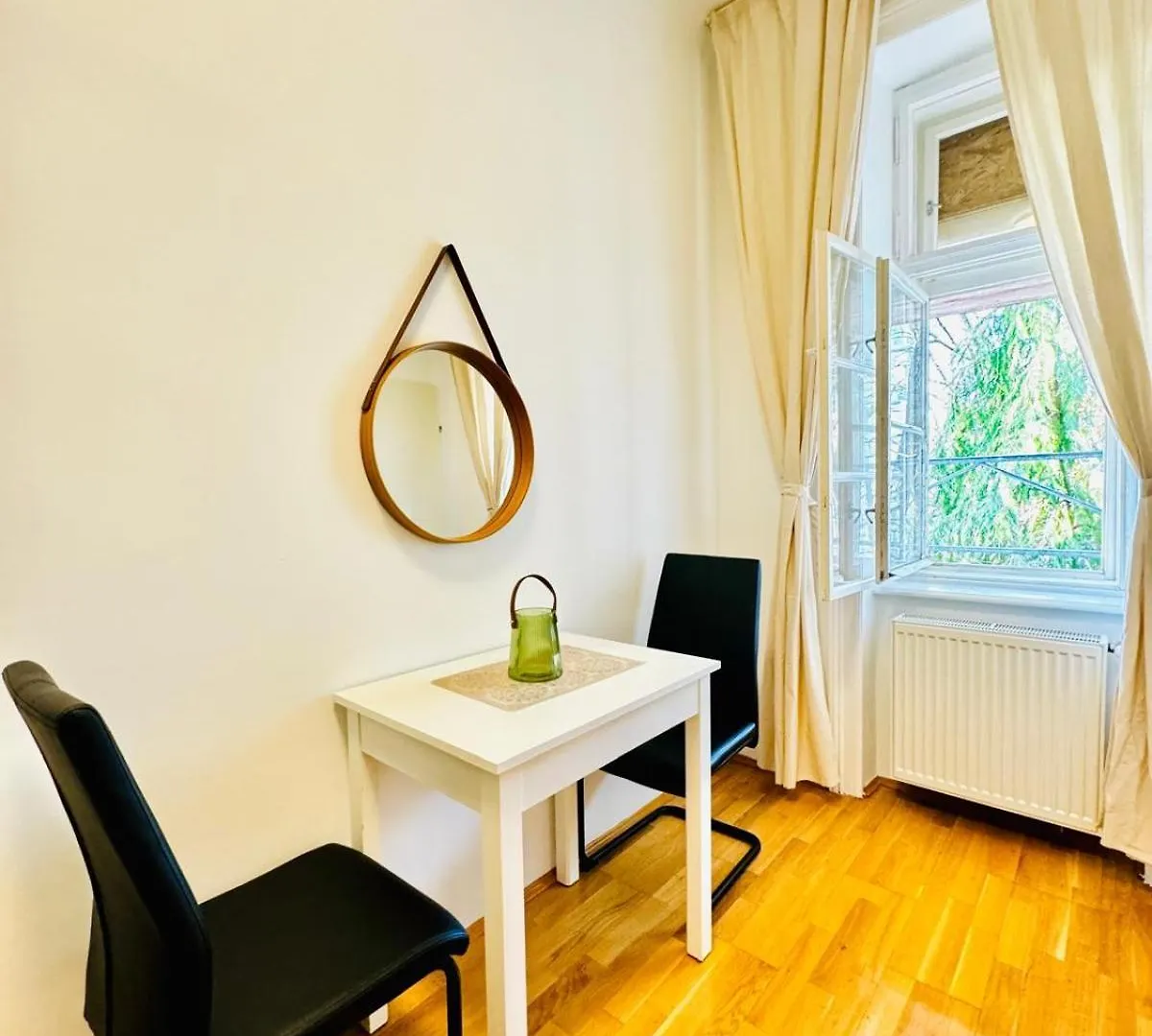 Lovely 2Br Apartment For 5People, Only 17 Minute Walk To Schoenbrunn Vienna 0*,