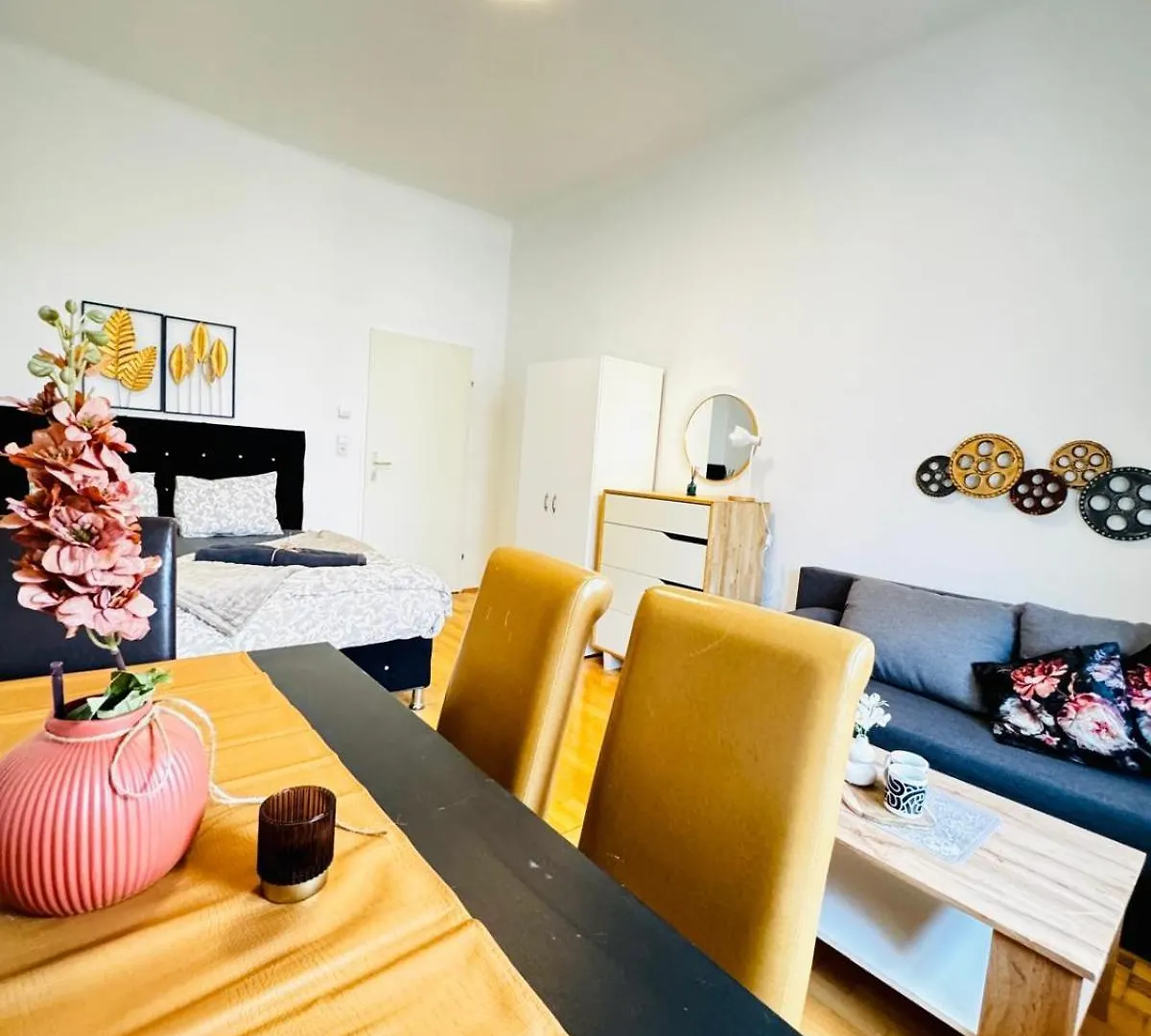 Lovely 2Br Apartment For 5People, Only 17 Minute Walk To Schoenbrunn Vienna