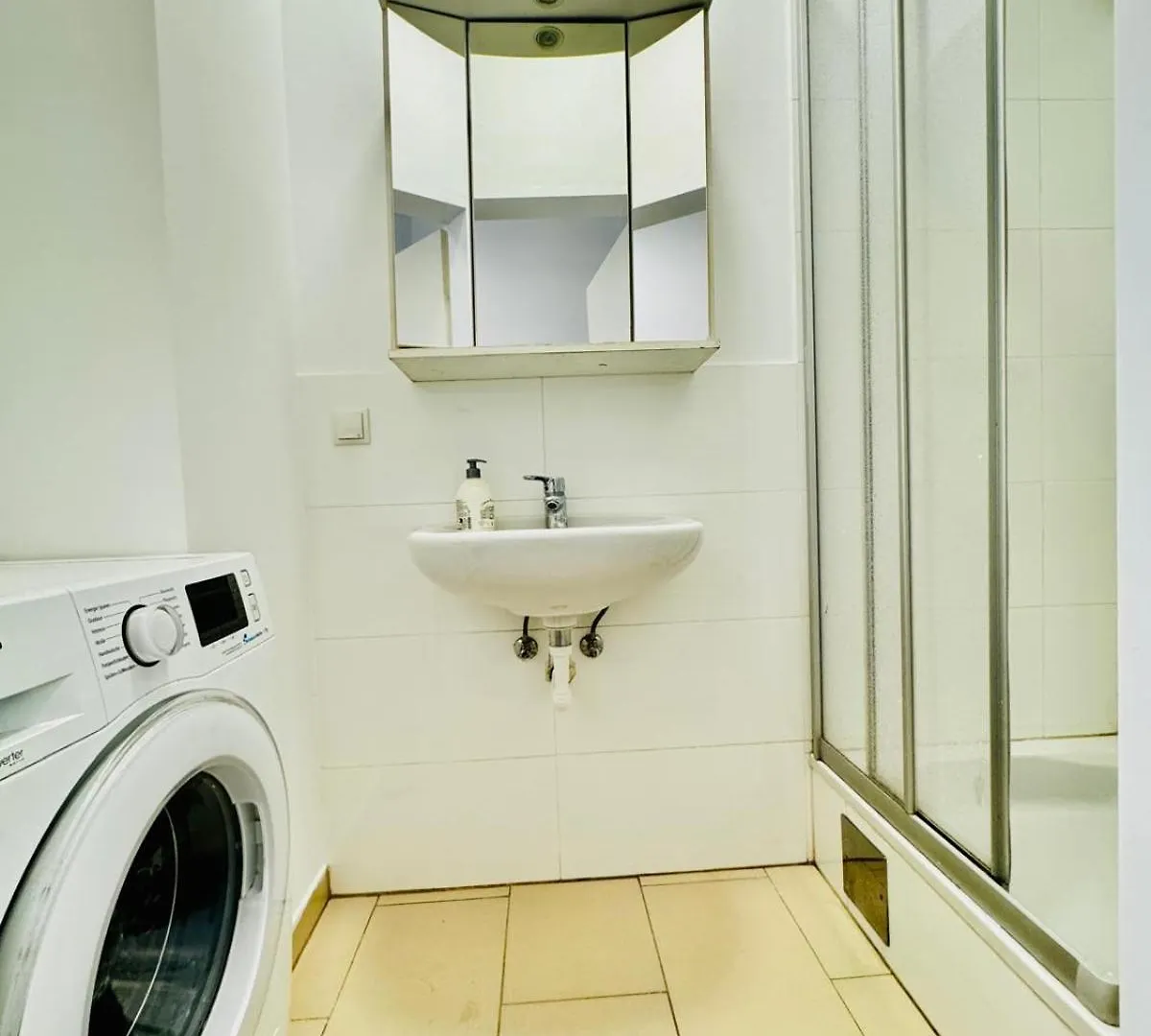 Lovely 2Br Apartment For 5People, Only 17 Minute Walk To Schoenbrunn Vienna