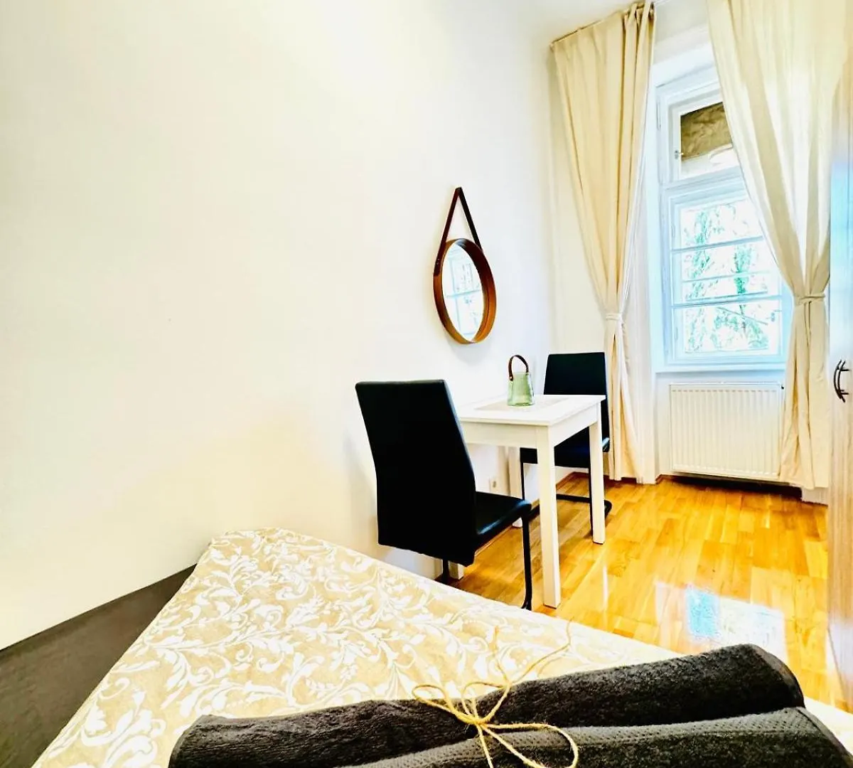 Lovely 2Br Apartment For 5People, Only 17 Minute Walk To Schoenbrunn Vienna 0*,  Austria