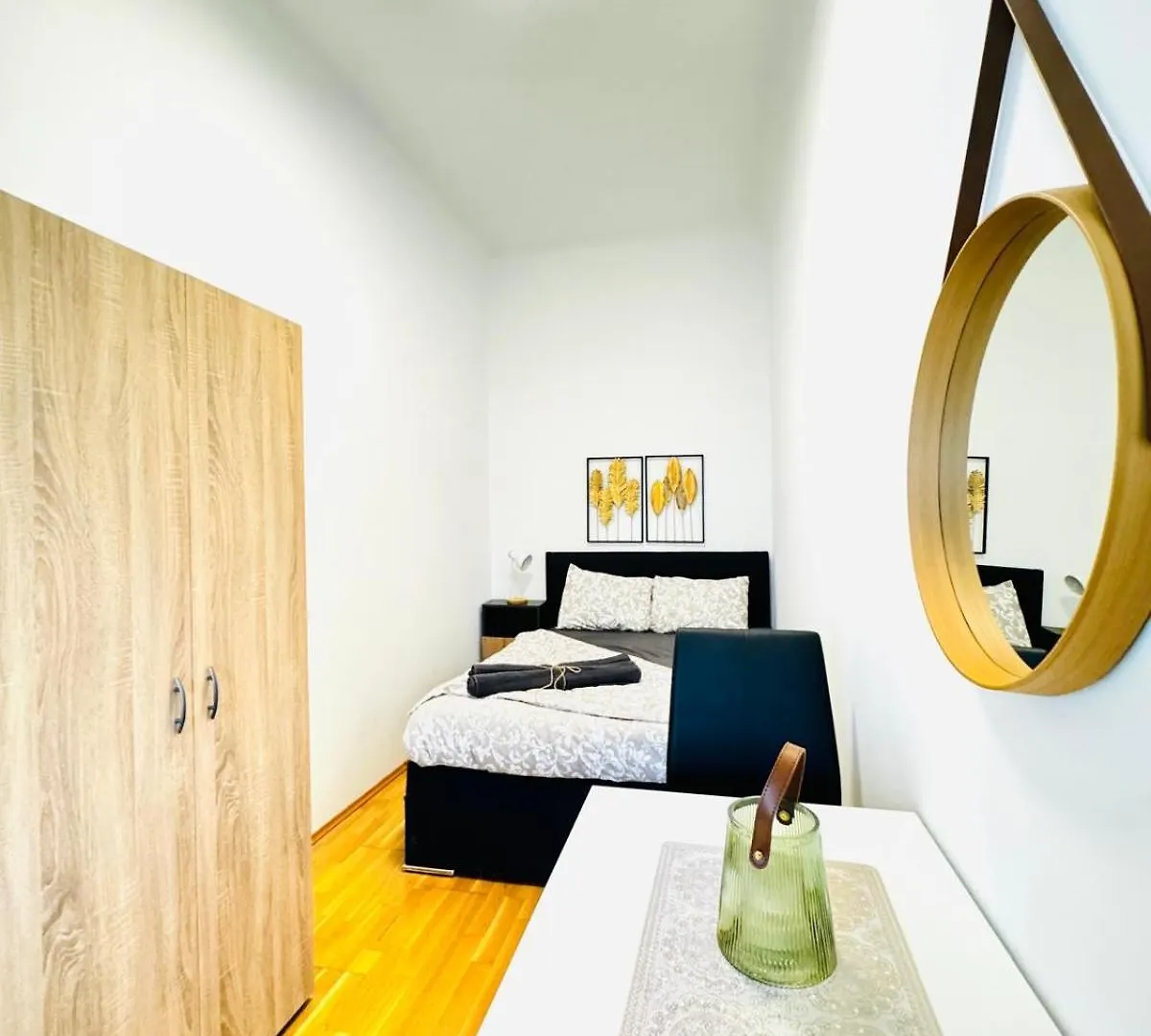 Lovely 2Br Apartment For 5People, Only 17 Minute Walk To Schoenbrunn Vienna 0*,