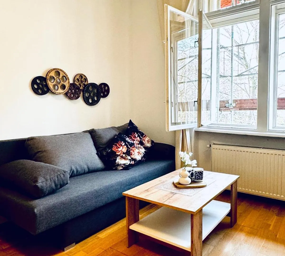 Lovely 2Br Apartment For 5People, Only 17 Minute Walk To Schoenbrunn Vienna