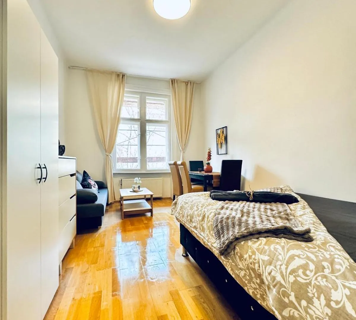 Lovely 2Br Apartment For 5People, Only 17 Minute Walk To Schoenbrunn Vienna